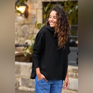 Frank & Eileen KANE Capelet Hoodie
TRIPLE FLEECE